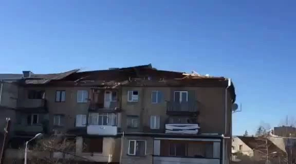 ძლიერმა ქარმა ქუთაისში 5-სართულიან კორპუსს სახურავი გადახადა