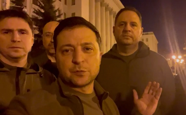ყველანი აქ ვართ, ვიცავთ ჩვენს დამოუკიდებლობას, დიდება უკრაინას! - ზელენსკი კიევიდან მიმართვას აქვეყნებს