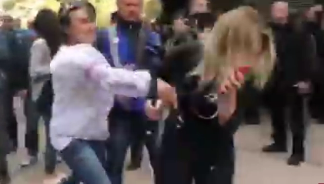 უკრაინელ ჟურნალისტს პირდაპირი ეთერის დროს თავს დაესხნენ (ვიდეო)