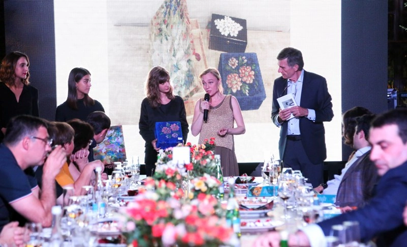  მაკა ჩიჩუამ საქველმოქმედო აუქციონზე საკუთარი ხელით შექმნილი ნამუშევრები წარადგინა