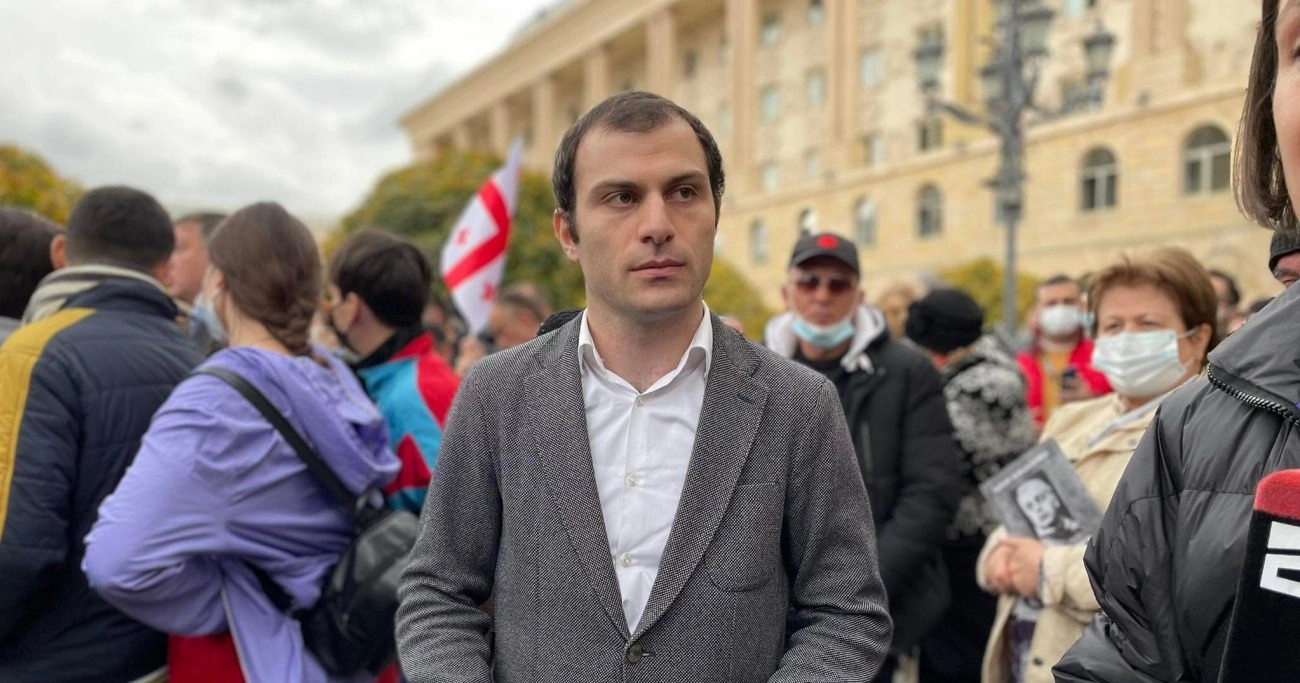 სააკაშვილს ასამართლებენ ლეხ კაჩინსკის და ვაცლავ ჰაველის მემორიალის გვირგვინის შემკობის გამო - ადვოკატი 