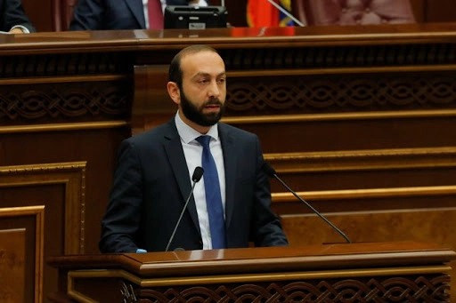 საპროტესტო აქციის მონაწილეებმა სომხეთის პარლამენტის თავმჯდომარეს სცემეს