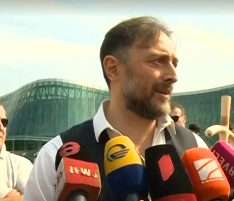 არ დავიღლებით, აქედან მივდივართ ვერის ბაღში - შსს-თან ლევან ვასაძე და მისი მხარდამჭერები მაინც შეიკრიბნენ