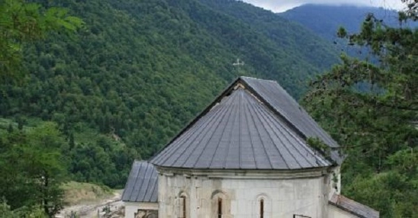 ხულოში ორი ეკლესია გაქურდეს