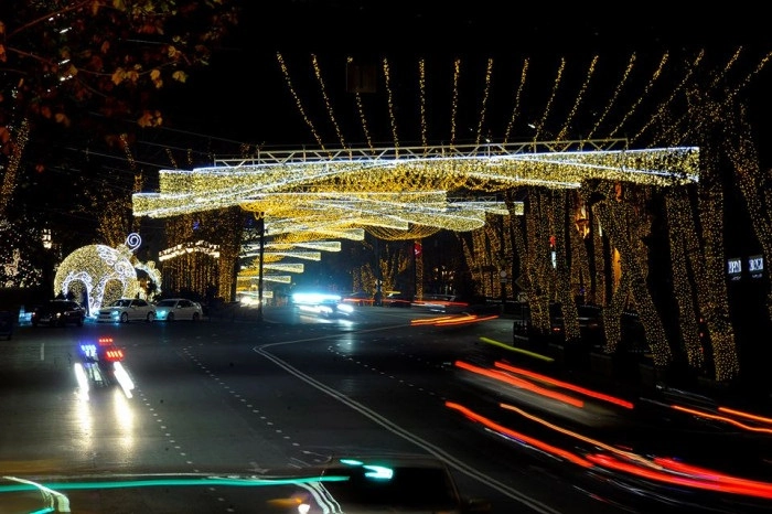 დედაქალაქში საახალწლო განათებების მონტაჟის გამო, ღამი, მოძრაობა ნაწილობრივ შეიზღუდება