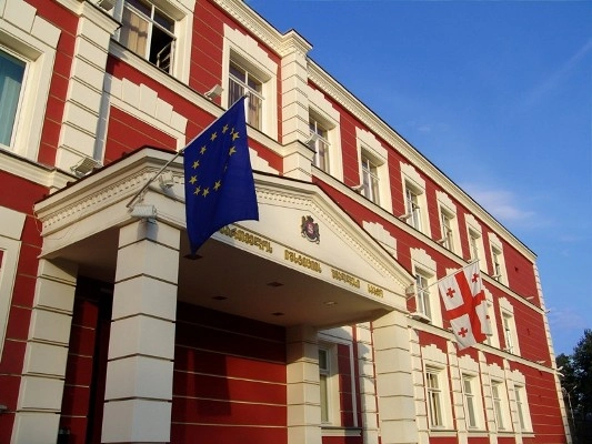  ლევან მურუსიძის მოსამართლედ უვადოდ დანიშნვის წინააღმდეგ, საპროტესტო აქცია მიმდინარეობს 
