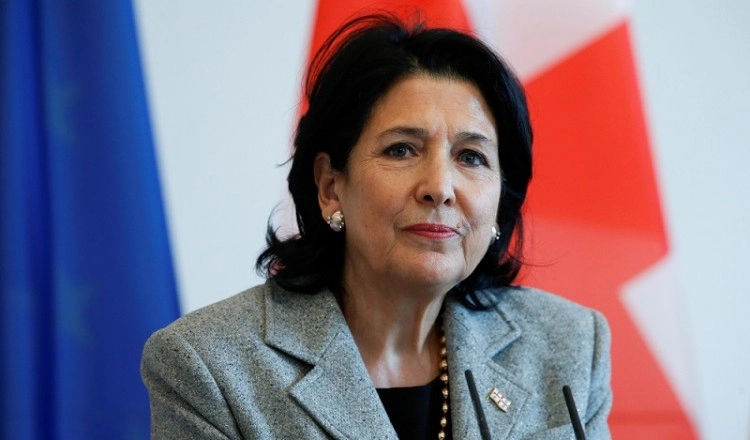 ჩასაფრებული პოზიციიდან პრეზიდენტის ყველა სიტყვა ხდება საქილიკო - სალომე ზურაბიშვილი