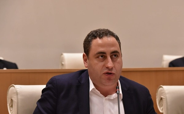 „ქართულ ოცნებას“ მოუწია უკან დახევა და ფარცხალაძეს მოქალაქეობა შეუწყვიტეს, მაგრამ რუსეთის მოქალაქე ხომ არის უკვე ფარცხალაძე, რატომ არ არის დაკავებული? - გიორგი ვაშაძე