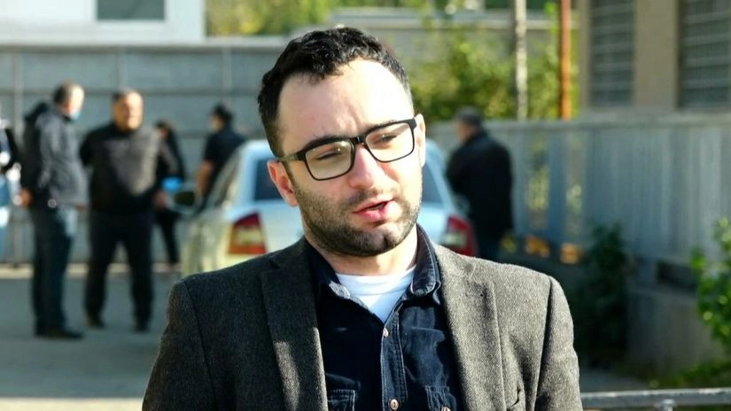 ის ჯოჯოხეთი რაც ამ დაწესებულებაშია, არსად მინახავს. 10-მდე ადამიანმა, ტანსაცმელშემოხეული, მიწაზე თრევის გზით მიიყვანა - სააკაშვილის ადვოკატი
