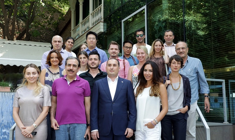  დიმიტრი ქუმსიშვილი მსოფლიოს სხვადასხვა მედიის წარმომადგენლებს შეხვდა 