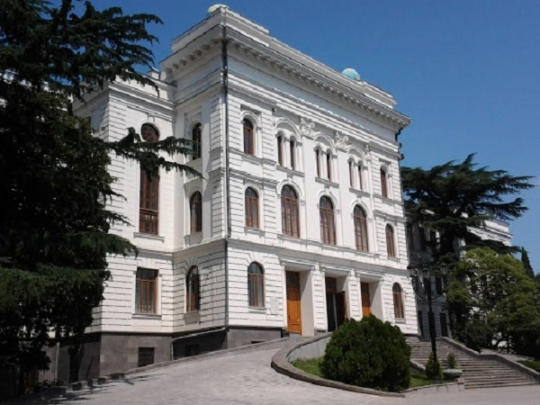 სტუდენტი, რომელმაც ონლაინლექციაზე ლექტორს შეურაცხყოფა მიაყენა, თსუ-დან გარიცხეს