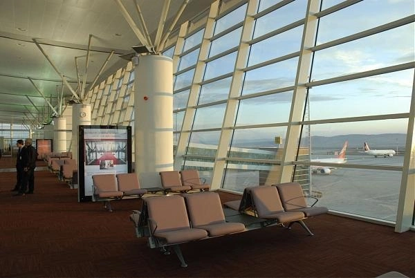 რუსეთის მოქალაქეები საქართველოს მიმართულებით თურქეთის, აზერბაიჯანისა და სომხეთის გავლით ფრენენ