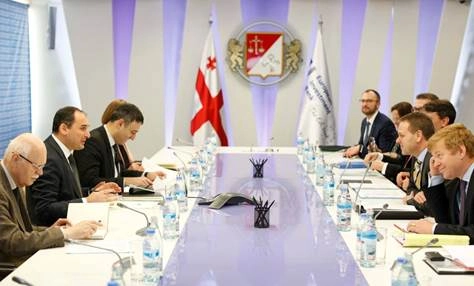  დიმიტრი ქუმსიშვილი ევროპის საინვესტიციო ბანკის ვიცე-პრეზიდენტ იან ვაპავუორის შეხვდა