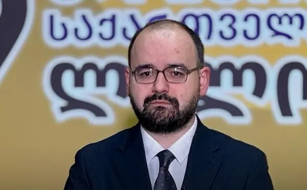 იმ ფონზე, როდესაც საქართველოს ე.წ. პრეზიდენტი სამძიმარზე თეირანში მიემგზავრება, ე.წ. პრემიერ-მინისტრი აშშ-თან გადატვირთვაზე საუბრობს, რაც პოლიტიკური სიბეცისა და შიზოფრენიის მკაფიო გამოხატულებაა - გრიგოლ გეგელია