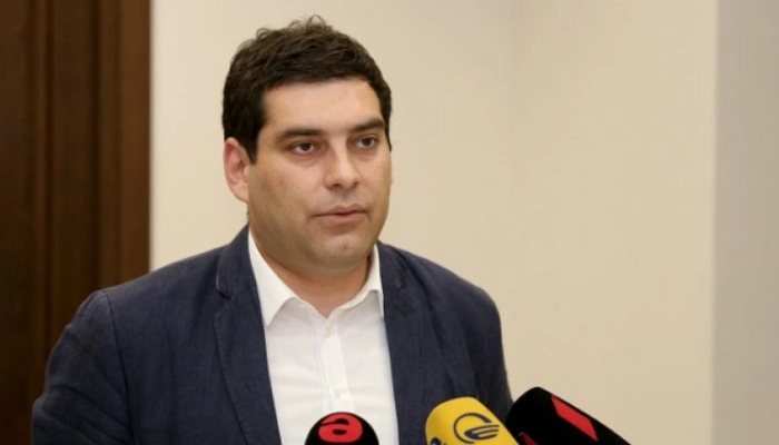 ახლა მას შეუძლია, დაასრულოს ეს სიგიჟე და აბსურდი - ბექა დავითულიანი მიხეილ სააკაშვილზე 