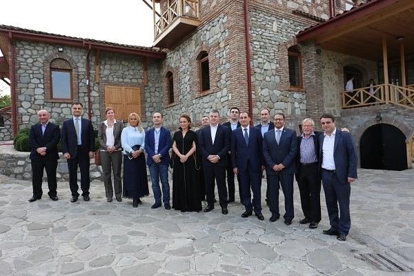 დიმიტრი ქუმსიშვილი კახეთში სასტუმრო „შატო შუხმანის“ გახსნის ღონისძიებას დაესწრო