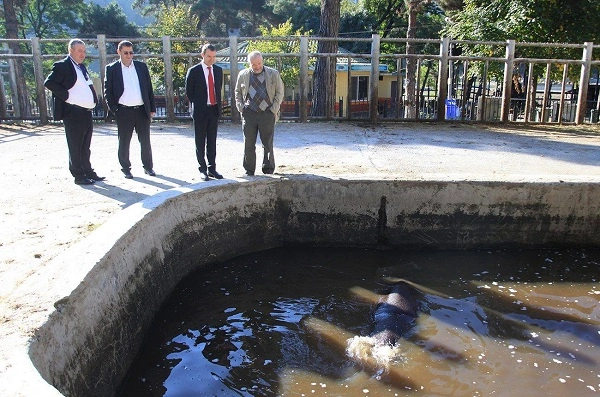  CITES-ის გენერალური მდივანი 13 ივნისს   სტიქიის შედეგად დაზიანებულ თბილისის ზოოლოგიურ პარკში იმყოფებოდა 