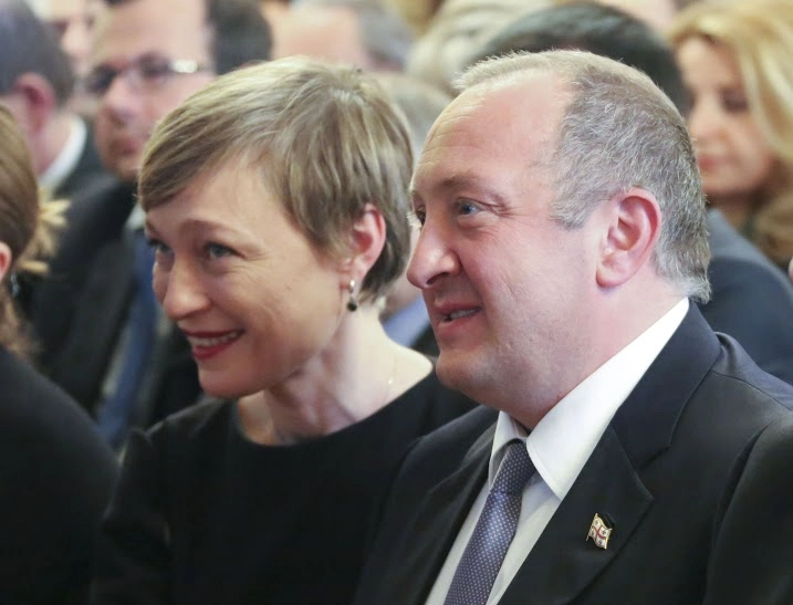 საქართველოს დამოუკიდებლობის აღდგენის 25 წლისთავთან დაკავშირებით გამართულ მიღებას პარიზში პრეზიდენტი და პირველი ლედი დაესწრნენ