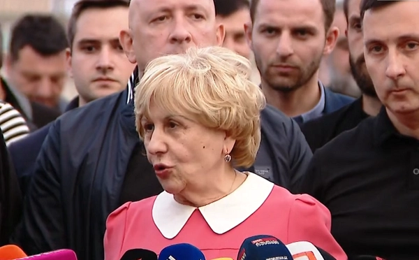 სააკაშვილის ოჯახი მთავრობას მის უცხოეთში გადასაყვანად ვადას 2 მაისამდე აძლევს