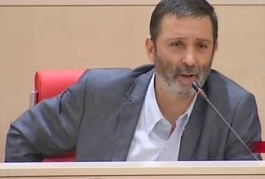 “ღმერთის არ გწამთ? მარტო პირჯვრის გადაწერა იურიდიულ ცოდვებს ვერ გააბათილებს" - დარჩიაშვილი უმრავლესობას