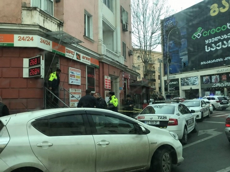 პეკინის ქუჩაზე მიკროსაფინანსო ორგანიზაციას თავს დაესხნენ