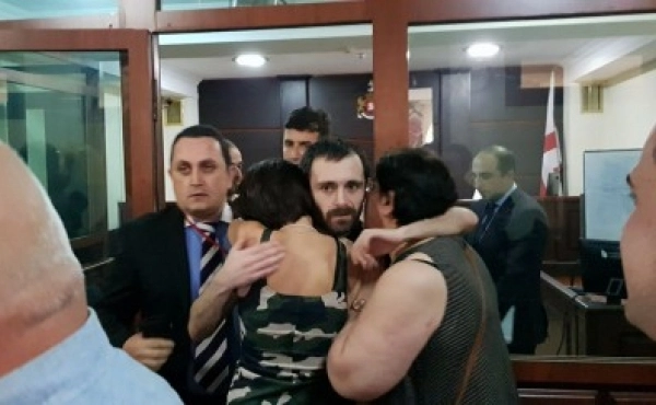 ელისო კილაძის შვილი სასამართლო დარბაზიდან გაათავისუფლეს