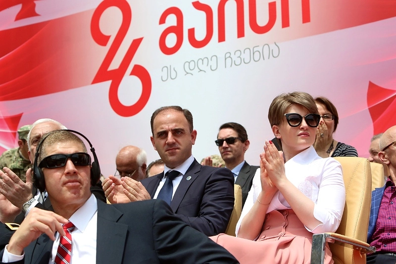დავით ნარმანია მეუღლესთან ერთად ,,ყვავილების გაჩერებას“ ესტუმრა