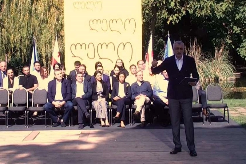 მაია ცქიტიშვილი შეიძლება ხაჭაპურებს კარგად აცხობს, მაგრამ წარმოდგენა არ აქვს, რა არის ინფრასტრუქტურა - მამუკა ხაზარაძე