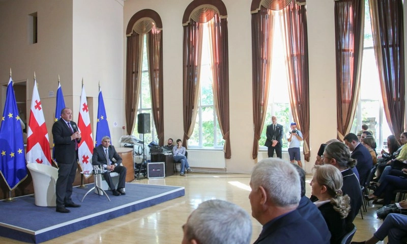 პრეზიდენტი სტუდენტებს მიმართავს: აუცილებლად მიდით არჩევნებზე!