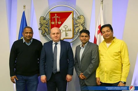 ნოდარ ხადური საქართველოში ვიზიტით მყოფ ბოლივუდის პროდუსერსა და დირექტორს, აბას მასტანს შეხვდა 