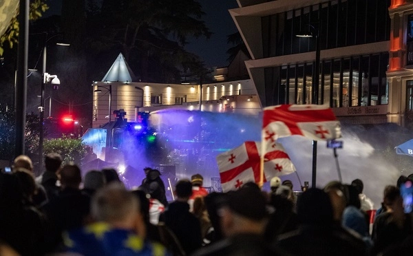 სტრატეგიული და განსაკუთრებული მნიშვნელობის ობიექტის ჯგუფურად ხელში ჩაგდების მცდელობის, ჯგუფური ძალადობის ორგანიზებისა და მონაწილეობის ფაქტებზე კიდევ 13 პირს წარედგინა ბრალი