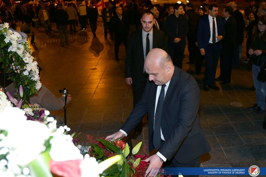 ფინანსთა მინისტრმა, ნოდარ ხადურმა 9 აპრილს დაღუპულთა ხსოვნას პატივი მიაგო   