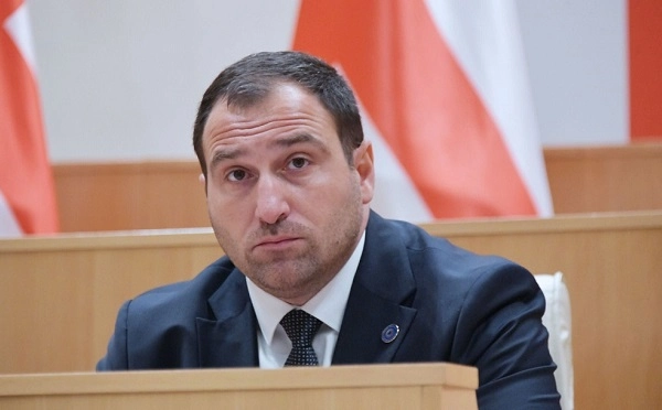 დასახიჩრებულ ადამიანებზე როდესაც საუბრობთ, ენა როგორ გიბრუნდებათ, როდესაც წარმოადგენთ გახარიას, ამ მატყუარა, მშიშარა კაცის გუნდს?! მისი ბრძანებით, ვნახეთ, რა მოხდა 20 ივნისს - ირაკლი კირცხალია შალვა კერესელიძეს