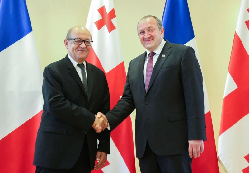 საქართველოს პრეზიდენტმა საფრანგეთის თავდაცვის მინისტრი ოქროს საწმისის ორდენით დააჯილდოვა