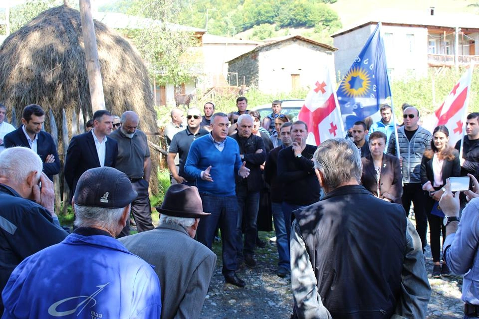  გოჩა ენუქიძე ონის მუნიციპალიტეტის სოფლების მოსახლეობას შეხვდა