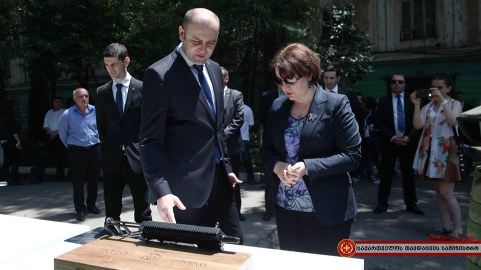 უჩა ძოძუაშვილი და თინა ხიდაშელი თანხების გადარიცხვაზე განსხვავებულ ინფორმაციას ავრცელებენ