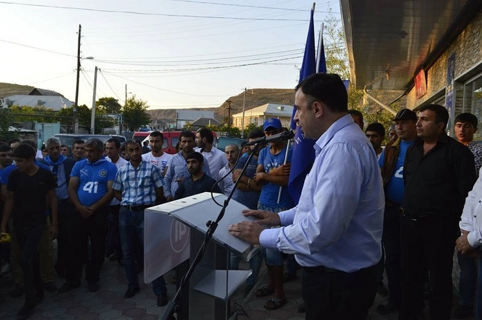  ბოლნისის მაჟორიტარობის კანდიდატმა გოგი მეშველიანმა სოფელ ნახიდურში შეხვედრა გამართა