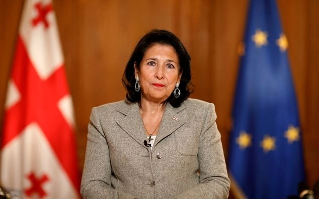 პირობას ვდებ, წამოვიწყებ ინკლუზიურ პროცესს, საუბარს ეროვნული მასშტაბით, რომელშიც ჩაბმული იქნება მთელი საზოგადოება, რათა მივაღწიოთ უახლესი ისტორიის საერთო აღქმას, დავძლიოთ ტკივილი და წინ წავიდეთ - პრეზიდენტი 