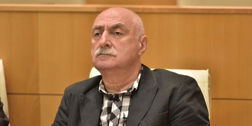 მელია დაჭერილი არ არის, კარის გასაღები მის ხელშია, შეუძლია, გააღოს და გამოვიდეს - ლადო კახაძე
