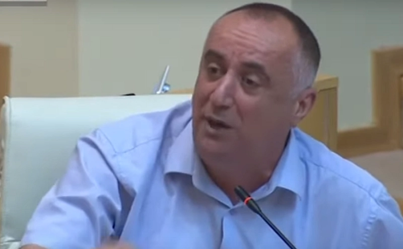 ორი კახპა ბოზი ქალის ურთიერთობას მაგონებს ჩვენი ერთმანეთის ლანძღვა - აკაკი ბობოხიძე