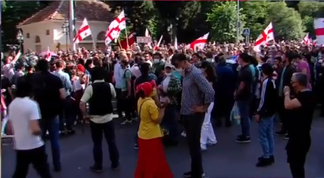 ნამახვანჰესის საწინააღმდეგო აქციის მონაწილეებმა მშრალი ხიდის მიმართულებით  მსვლელობა დაიწყეს