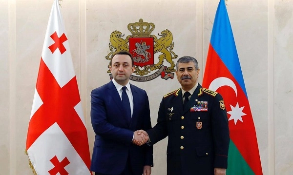 ირაკლი ღარიბაშვილმა აზერბაიჯანელ კოლეგას თავდაცვის უწყებაში უმასპინძლა