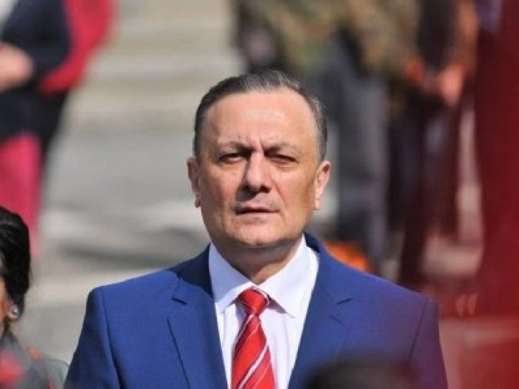 83-ე საარჩევნო უბანზე „ლეიბორისტული პარტიის“ ლიდერსა და უბნის თავმჯდომარეს შორის დაპირისპირება მოხდა