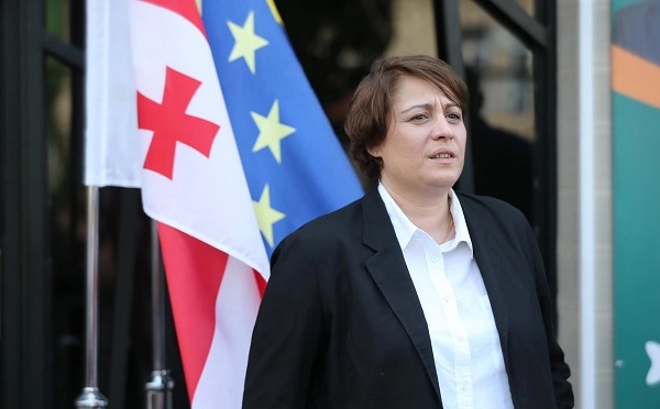 როგორც პოლიტპატიმარი, მკაფიოდ და კატეგორიულად ვუკრძალავ ნებისმიერ ადამიანს ჩემს თავისუფლებაზე და პატიმრობაზე რაიმე სახის დიალოგს - ელენე ხოშტარია