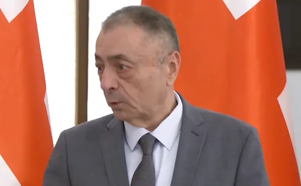 როგორ წარმოგიდგენიათ, ჟორჟოლიანის შექმნილი გმირი მართლა გმირი იქნება? გმირების ქვეყანაში თუ მან უნდა შექმნას გმირები, კარგად ყოფილა საქმე - თენგიზ შარმანაშვილი