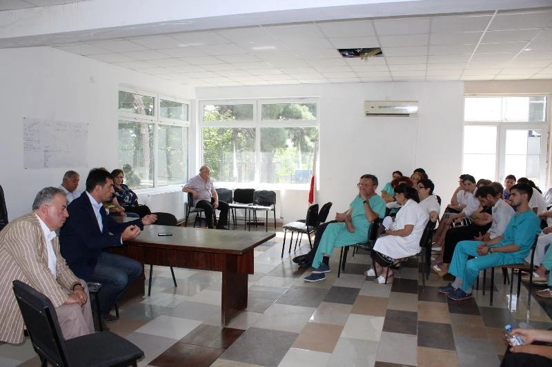 ,,ქართული ოცნების“ რუსთავის მაჟორიტარობის კანდიდატები ქალაქის ცენტრალური საავადმყოფოს მედპერსონალს შეხვდნენ