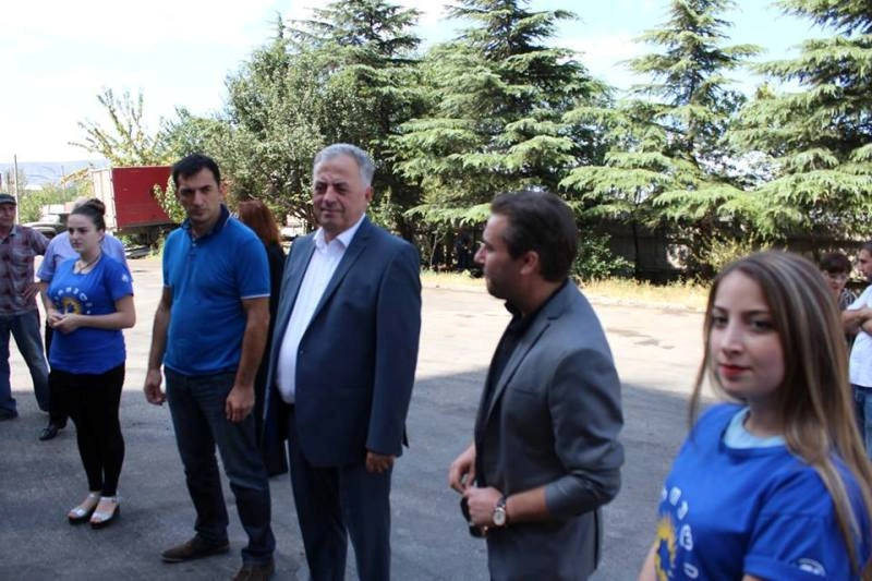 რუსთავის მაჟორიტარობის კანდიდატები მოქმედი ქარხნების თანამშრომლებს შეხვდნენ