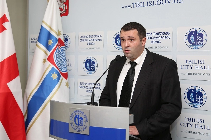 სასწრაფო დახმარების ხელმძღვანელი „ბიზნესკურიერში“ ცენტრის მიმართ გამოთქმულ ბრალდებებს პასუხობს