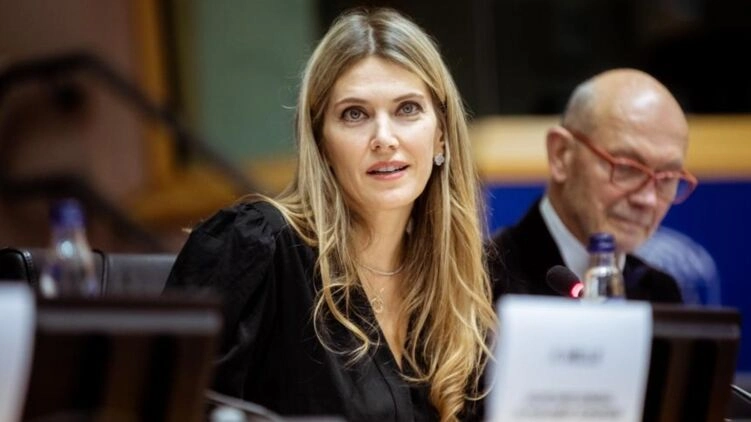 ევროპარლამენტმა კორუფციული გამოძიების გამო ვიცეპრეზიდენტ ევა კაილის მანდატი შეუჩერა