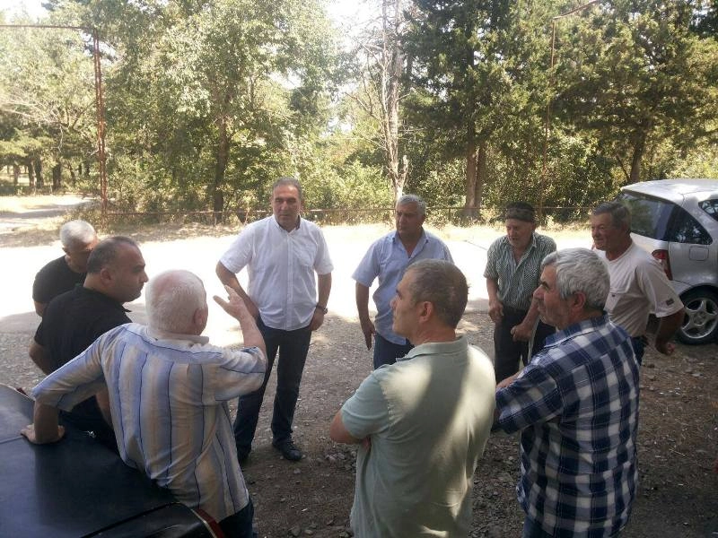 ნუგზარ წიკლაური სოფლის მოსახლეობას შეხვდა